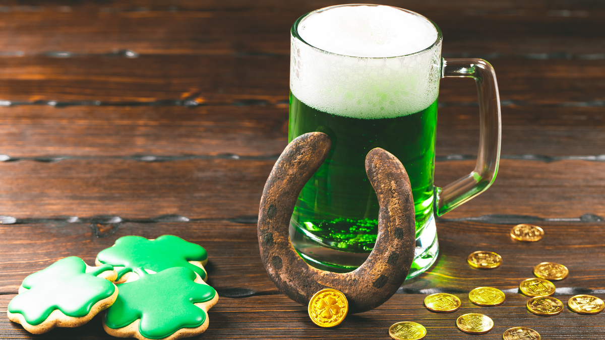 Saint Patrick's Day Herdabdeckungen 4-teilig - Kleeblatt Design 20,3cm & 25,4cm